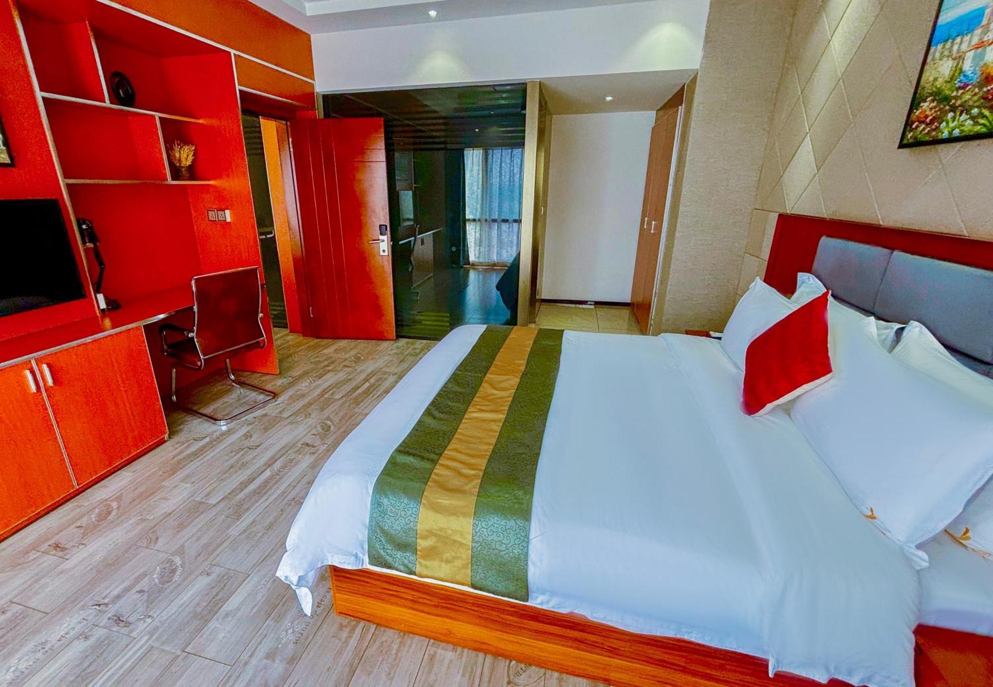 Swiss Lenana Mount Hotel Nairobi Room photo